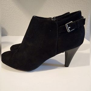 Women's Comfort Plus by Predictions Black Suede Heeled Ankle Boots, size 8